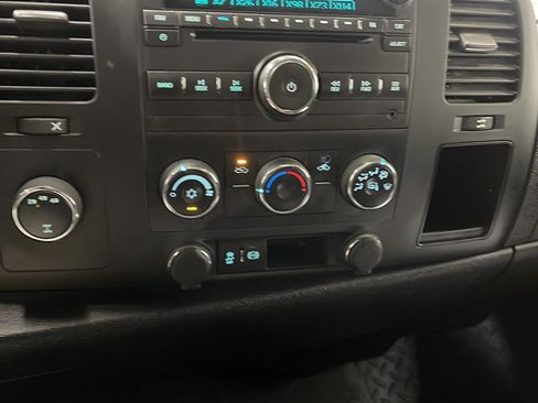 Used 2014 Chevrolet Silverado 2500 LT AWD/4WD image 10