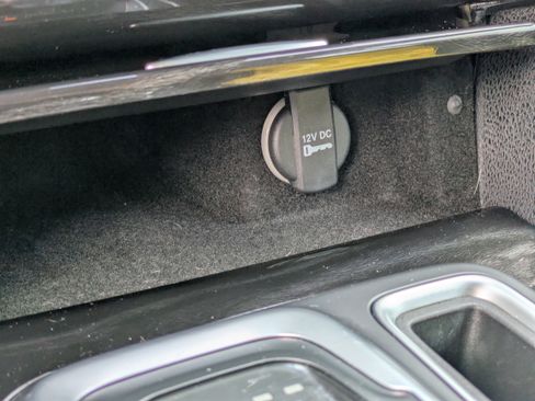 Used 2015 Chrysler 300 Limited image 28