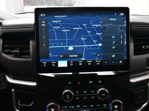 Used 2024 Ford Expedition XLT image 39