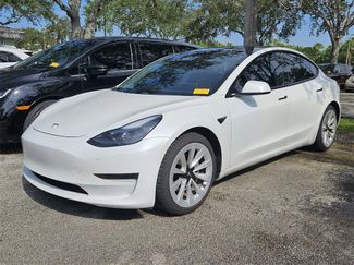 Used 2021 Tesla Model 3 Standard Range Plus image 1