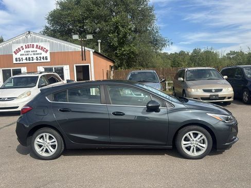 Used 2018 Chevrolet Cruze LT w/ LT Convenience Package FWD image 4