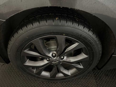 Used 2019 Chrysler Pacifica Touring Plus w/ Advanced Safetytec Group image 13