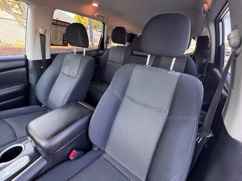 Certified 2019 Nissan Pathfinder S FWD image 12