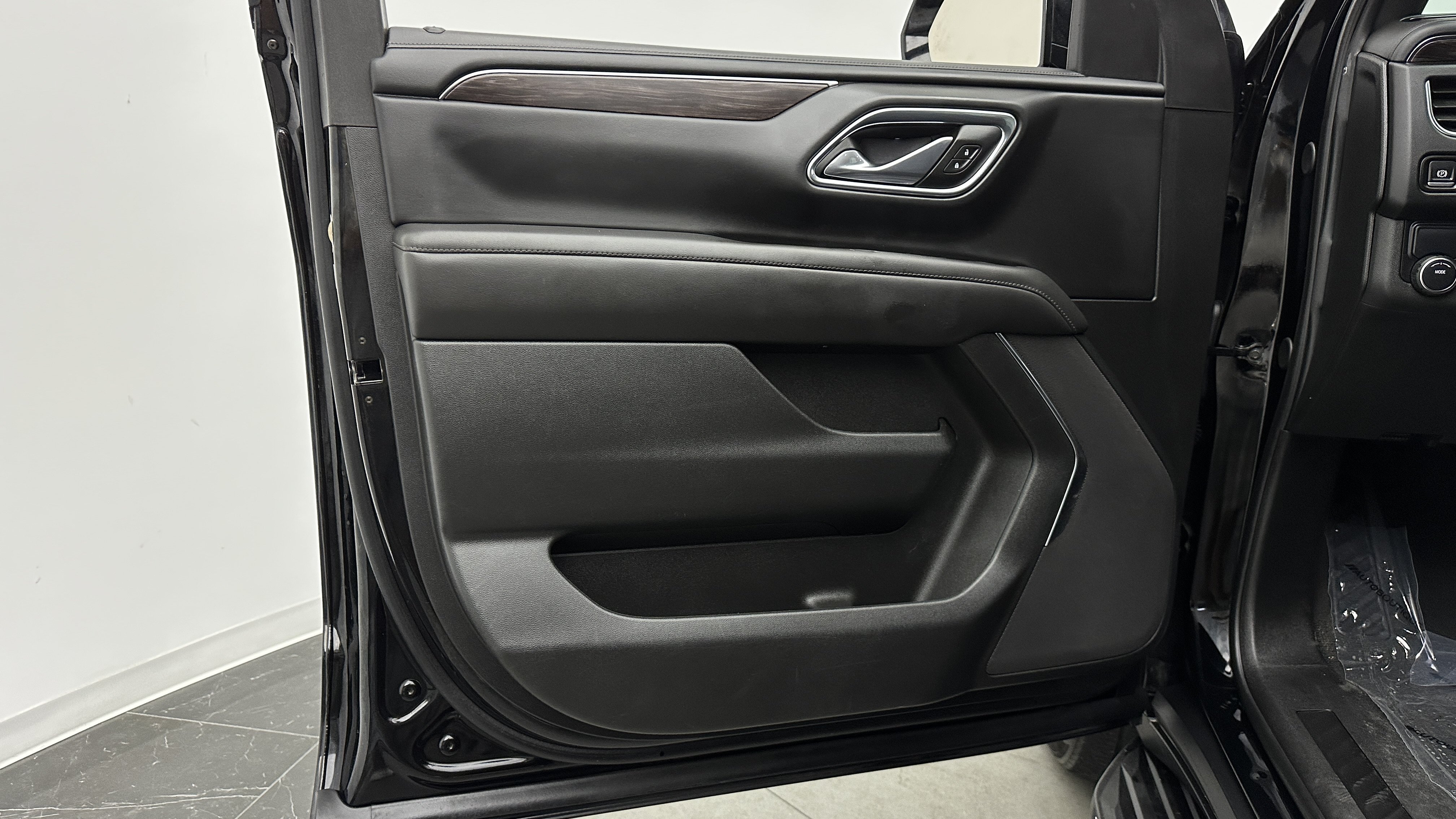 Used 2024 Chevrolet Tahoe LS RWD image 12