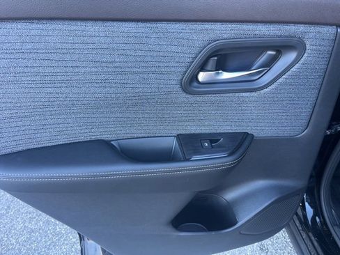 Used 2023 Nissan Rogue SV image 28