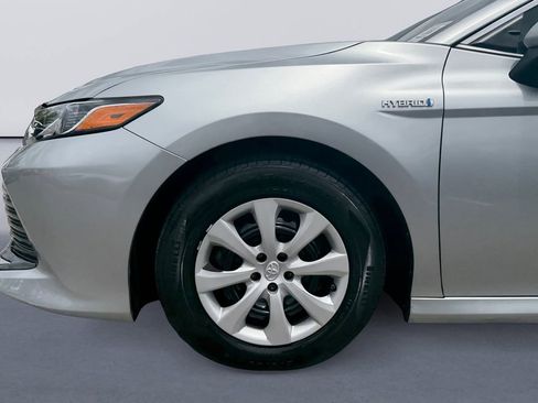 Used 2019 Toyota Camry LE w/ Sunroof Package FWD image 9