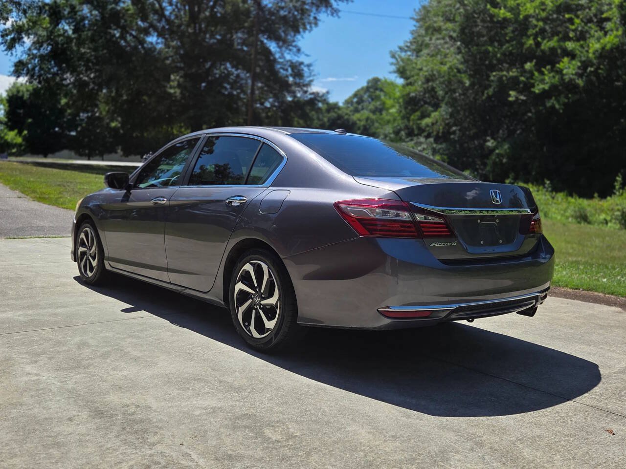 Used 2016 Honda Accord EX image 8