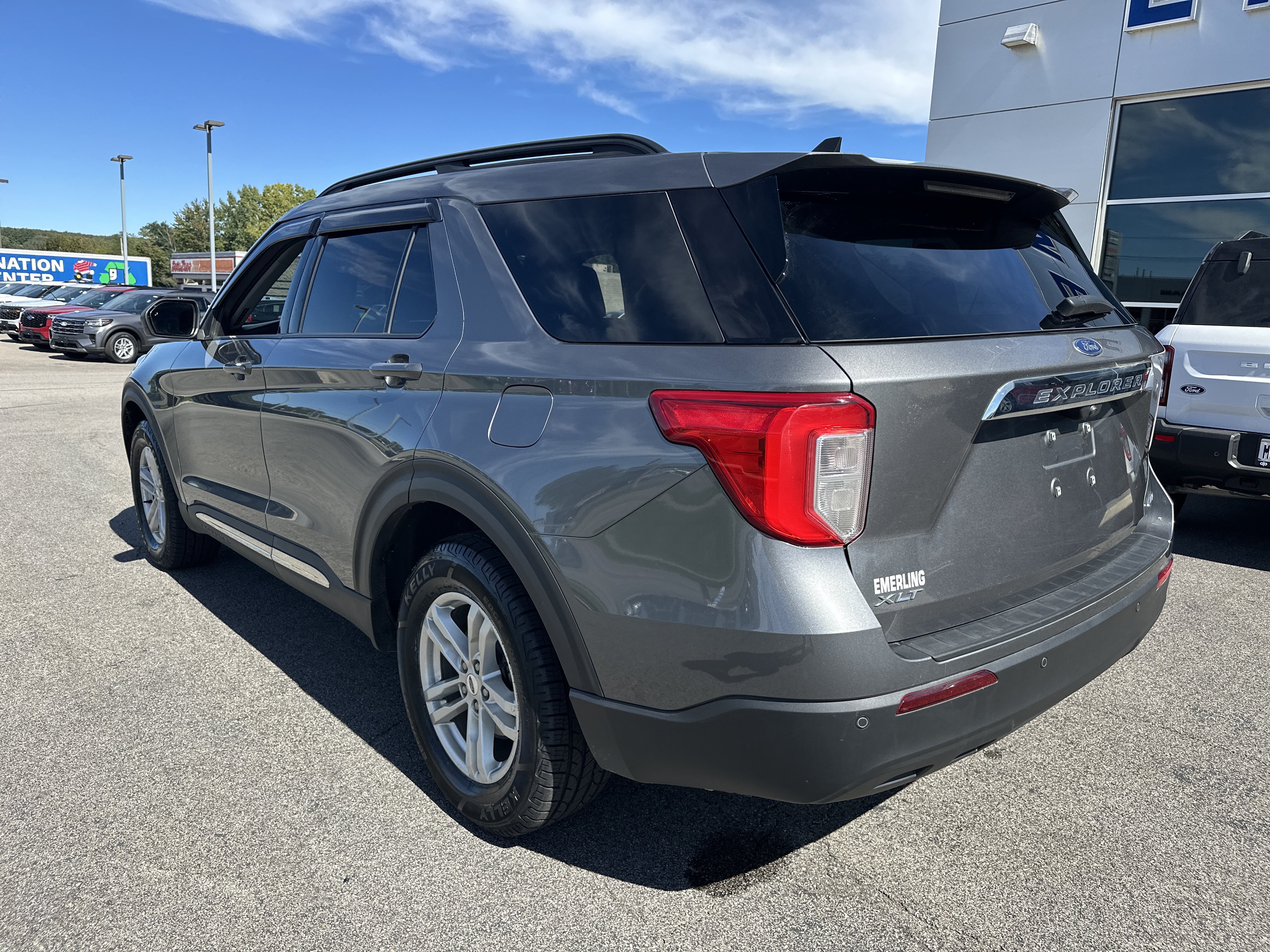 Used 2023 Ford Explorer XLT AWD/4WD image 14