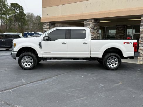 Used 2019 Ford F250 Lariat w/ Chrome Package image 2