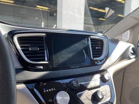 Used 2017 Chrysler Pacifica Touring Plus image 15