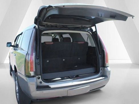 Used 2018 Cadillac Escalade Premium Luxury image 35