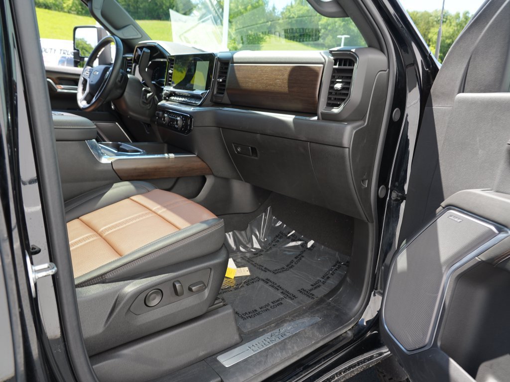 Certified 2025 Chevrolet Silverado 3500 High Country w/ High Country Premium Package AWD/4WD image 29