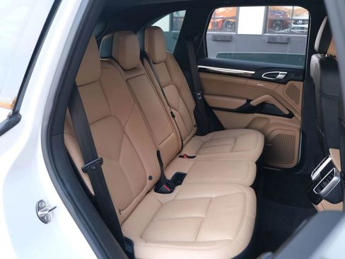 Used 2016 Porsche Cayenne image 31
