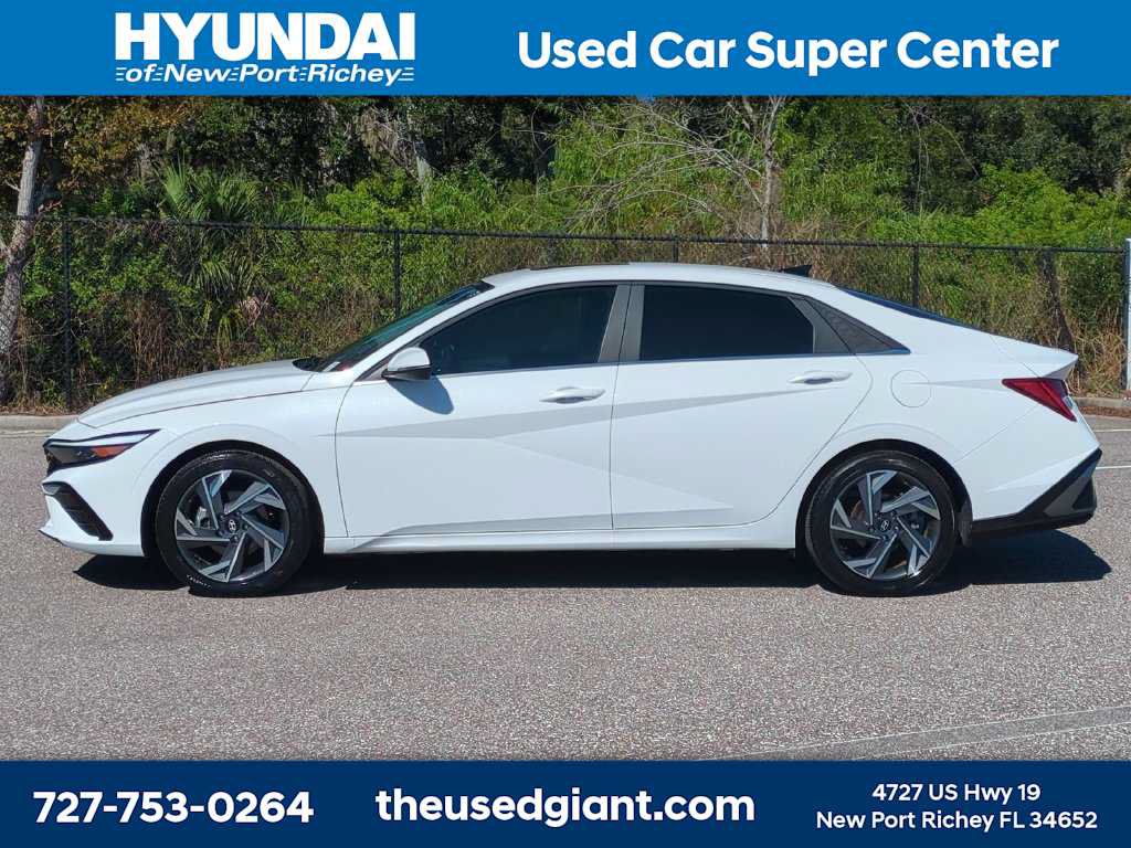Certified 2025 Hyundai Elantra Limited w/ Cargo Package FWD image 2