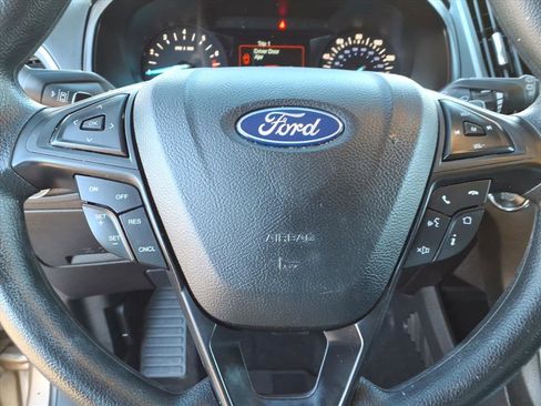 Used 2020 Ford Edge SE image 17