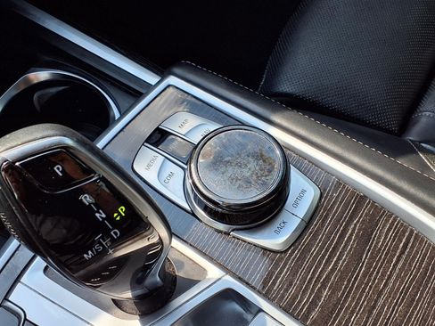 Used 2019 BMW 750i w/ Executive Package RWD image 20