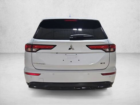 Used 2023 Mitsubishi Outlander SE image 7