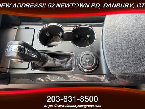 Used 2018 Ford Explorer XLT w/ Equipment Group 202A AWD/4WD image 16