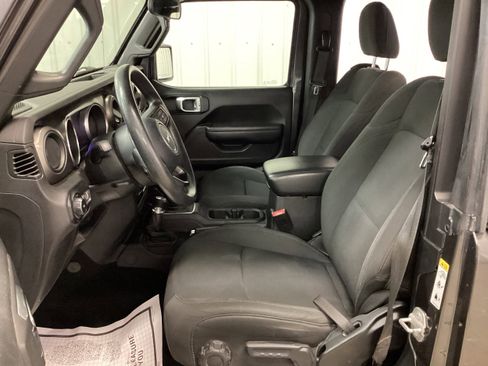 Used 2018 Jeep Wrangler Sport image 12