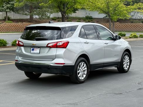 Used 2019 Chevrolet Equinox LS AWD/4WD image 4