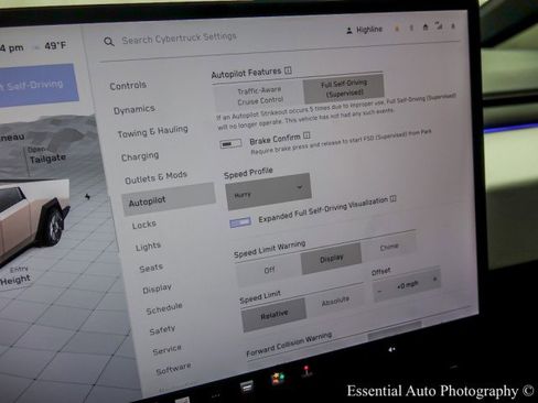 Used 2024 Tesla Cybertruck AWD Crew Cab image 31