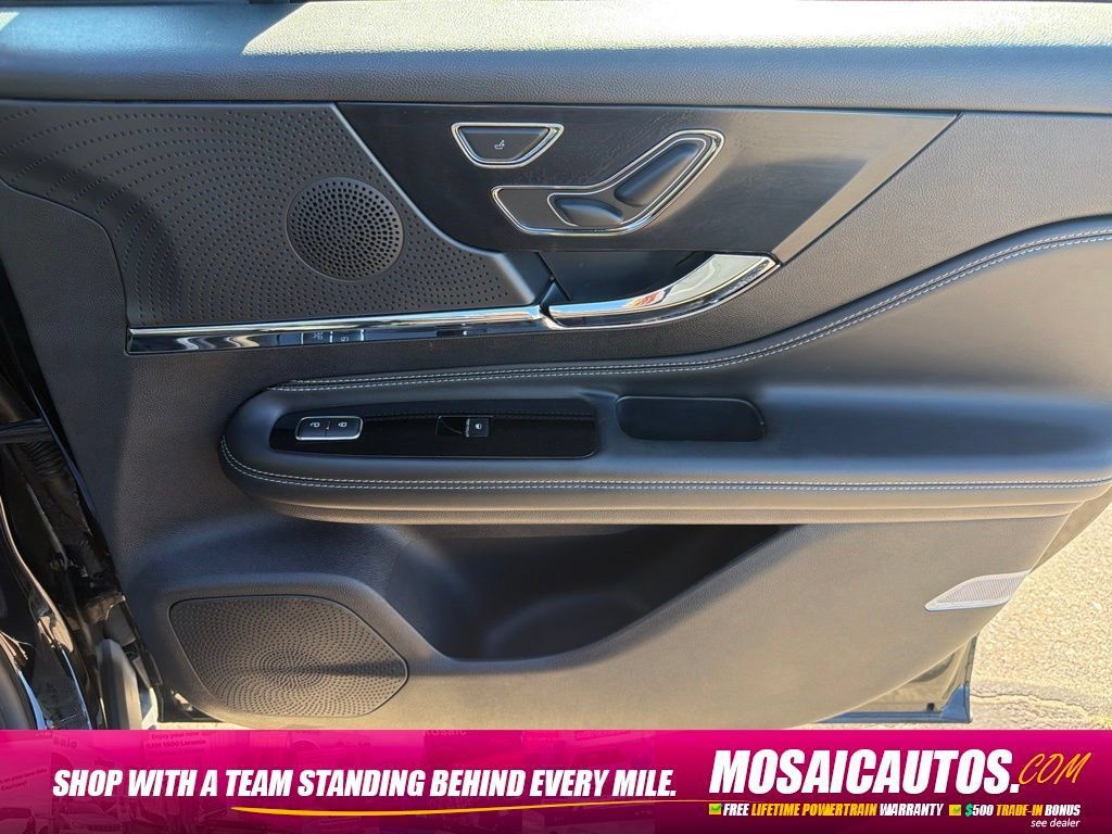 Used 2023 Lincoln Corsair AWD w/ Equipment Group 101A image 9