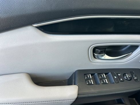 Certified 2025 Honda Pilot Touring image 11