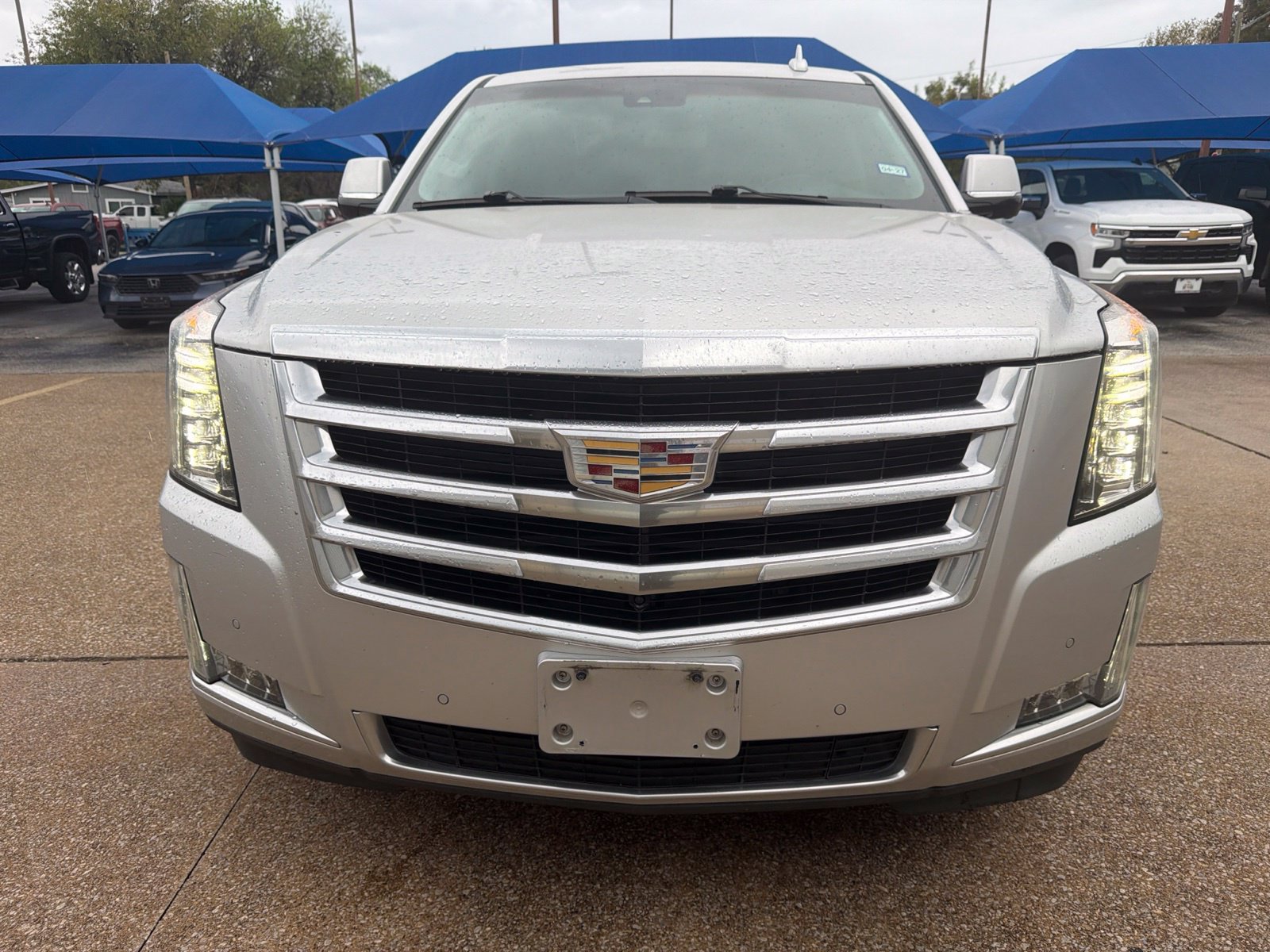 Used 2015 Cadillac Escalade Luxury AWD/4WD image 2