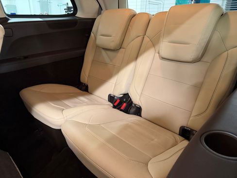 Used 2018 Mercedes-Benz GLS 450 4MATIC image 27