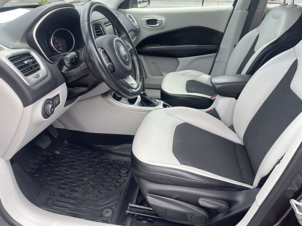Used 2018 Jeep Compass Latitude AWD/4WD image 9