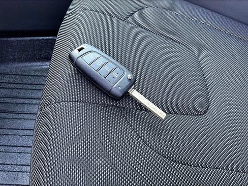 Used 2025 Hyundai Elantra SE FWD image 35