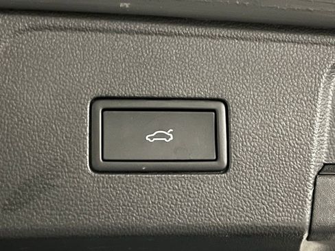 Used 2025 Volkswagen Atlas SEL Premium R-Line image 41