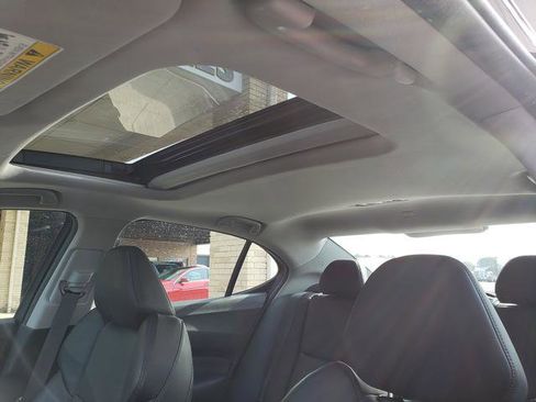 Used 2018 Acura TLX w/ Technology Package image 12