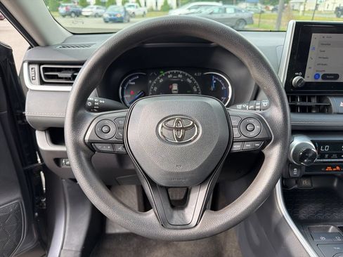 Used 2025 Toyota RAV4 XLE AWD/4WD image 19