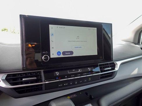 Certified 2025 Toyota Sienna LE FWD image 38