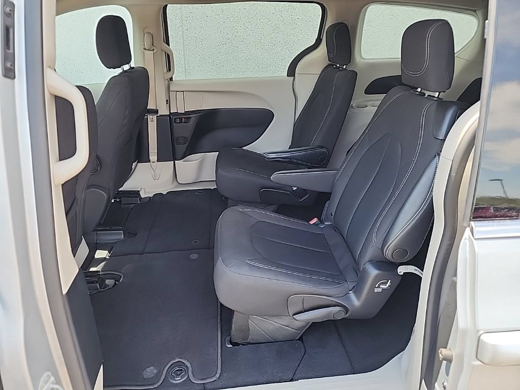 Used 2023 Chrysler Voyager LX FWD image 20