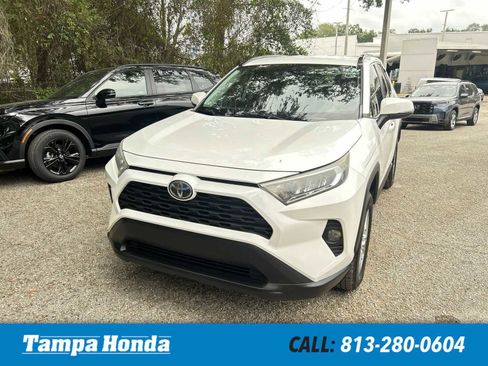 Used 2020 Toyota RAV4 XLE FWD image 1