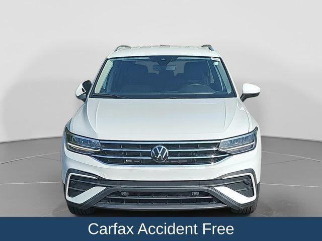 Used 2024 Volkswagen Tiguan SE FWD image 3
