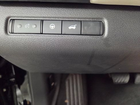 Used 2025 Nissan Pathfinder SL FWD image 18