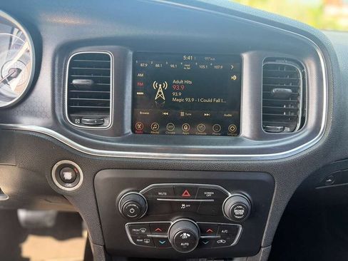 Used 2017 Dodge Charger SXT RWD image 19