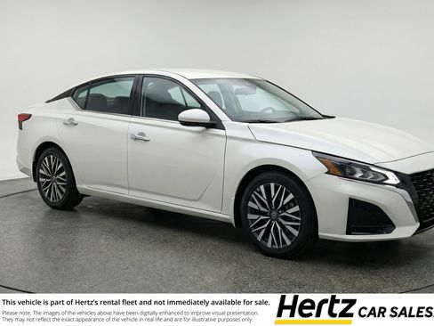 Used 2025 Nissan Altima 2.5 SV image 1