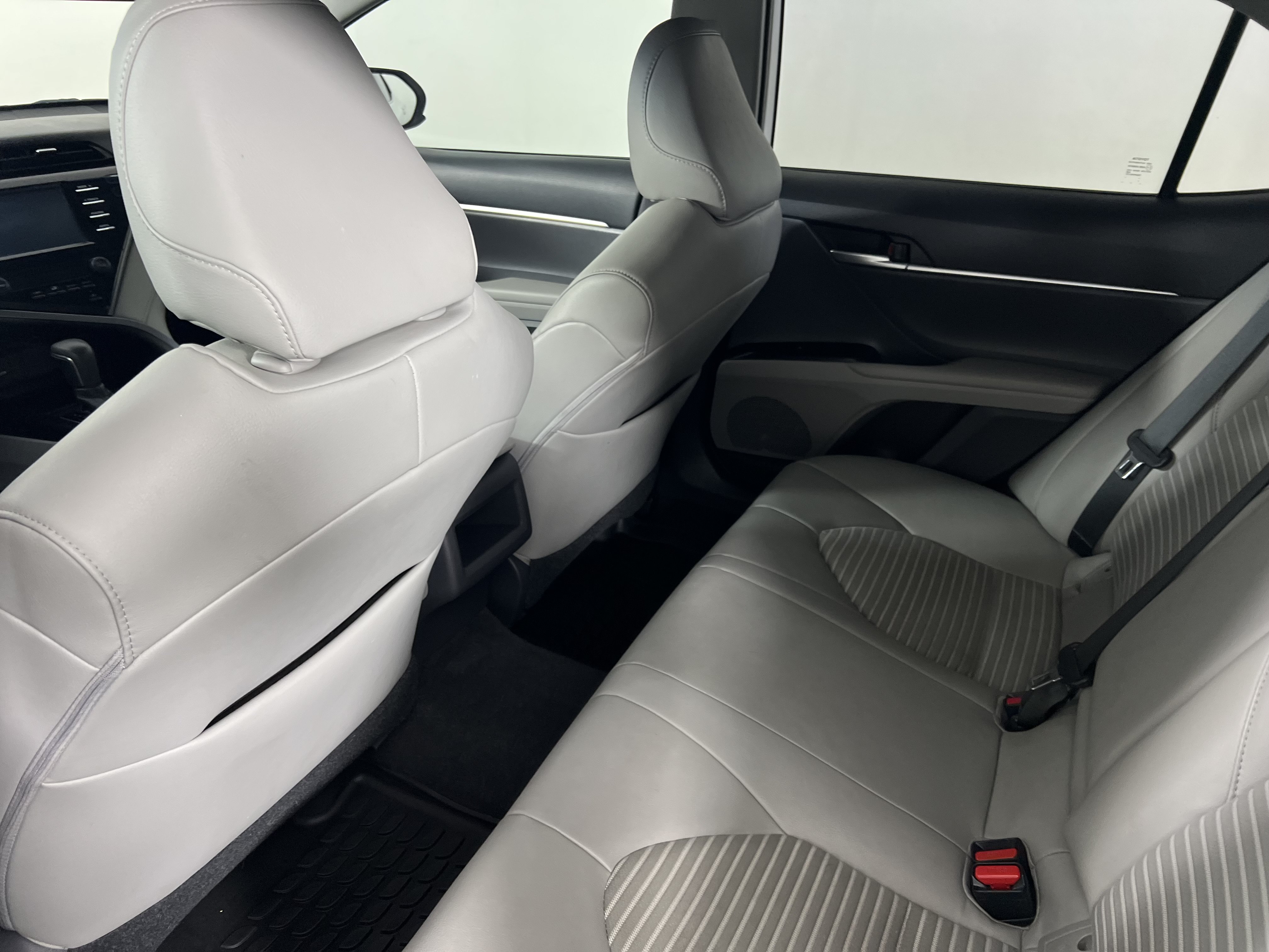 Used 2019 Toyota Camry SE FWD image 20