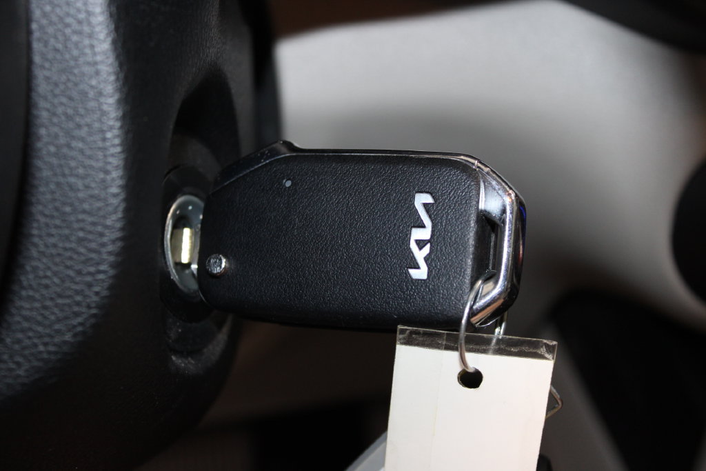 Used 2025 Kia Soul LX w/ LX Technology Package FWD image 24