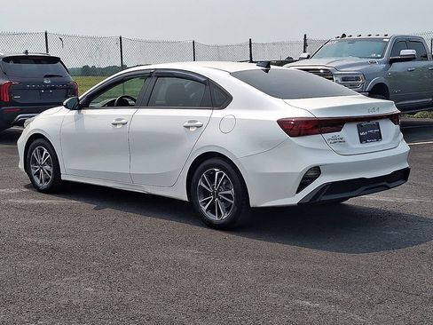 Used 2023 Kia Forte LXS FWD image 4