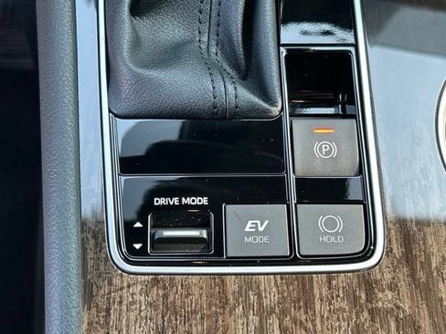 Used 2025 Toyota Sienna Platinum AWD/4WD image 54