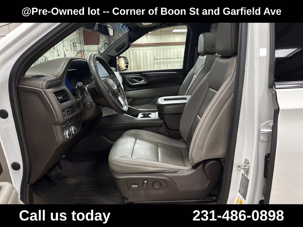 Used 2023 GMC Yukon SLT w/ SLT Premium Package AWD/4WD image 14