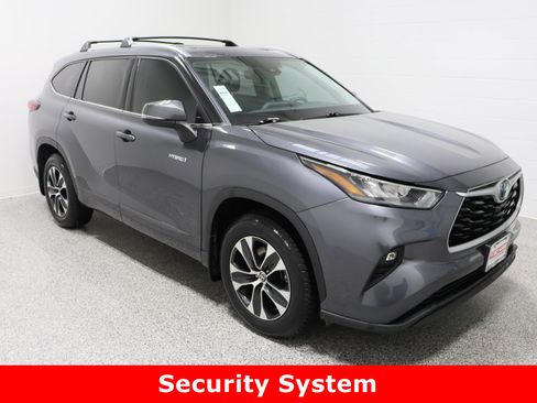 Used 2020 Toyota Highlander XLE image 4