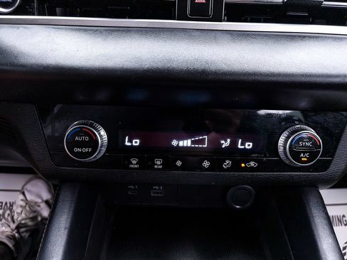 Used 2024 Mitsubishi Outlander ES FWD image 17