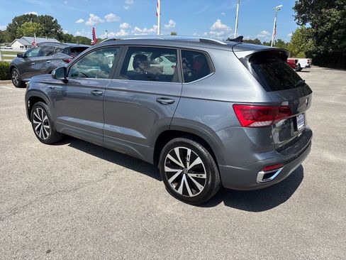 Used 2024 Volkswagen Taos SE FWD image 3