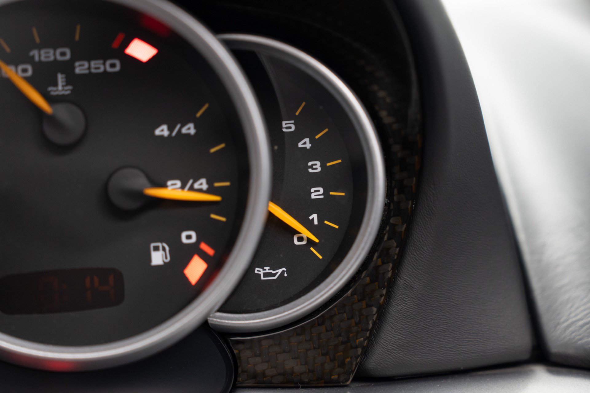 Used 2004 Porsche Carrera GT RWD image 23